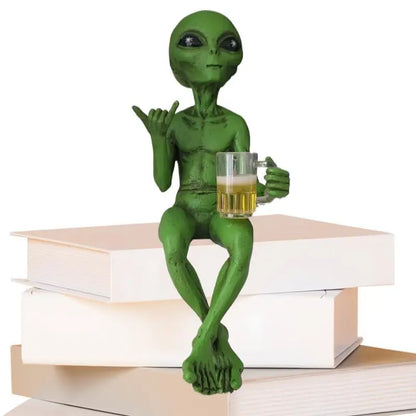 Funny Alien Statue Sculpture Garden Landscaping Yard Art Ornament Resin Beer Drinking Alien Sculpture Desktop Decoration
