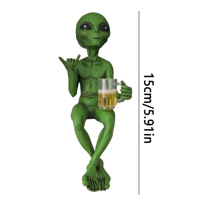 Funny Alien Statue Sculpture Garden Landscaping Yard Art Ornament Resin Beer Drinking Alien Sculpture Desktop Decoration
