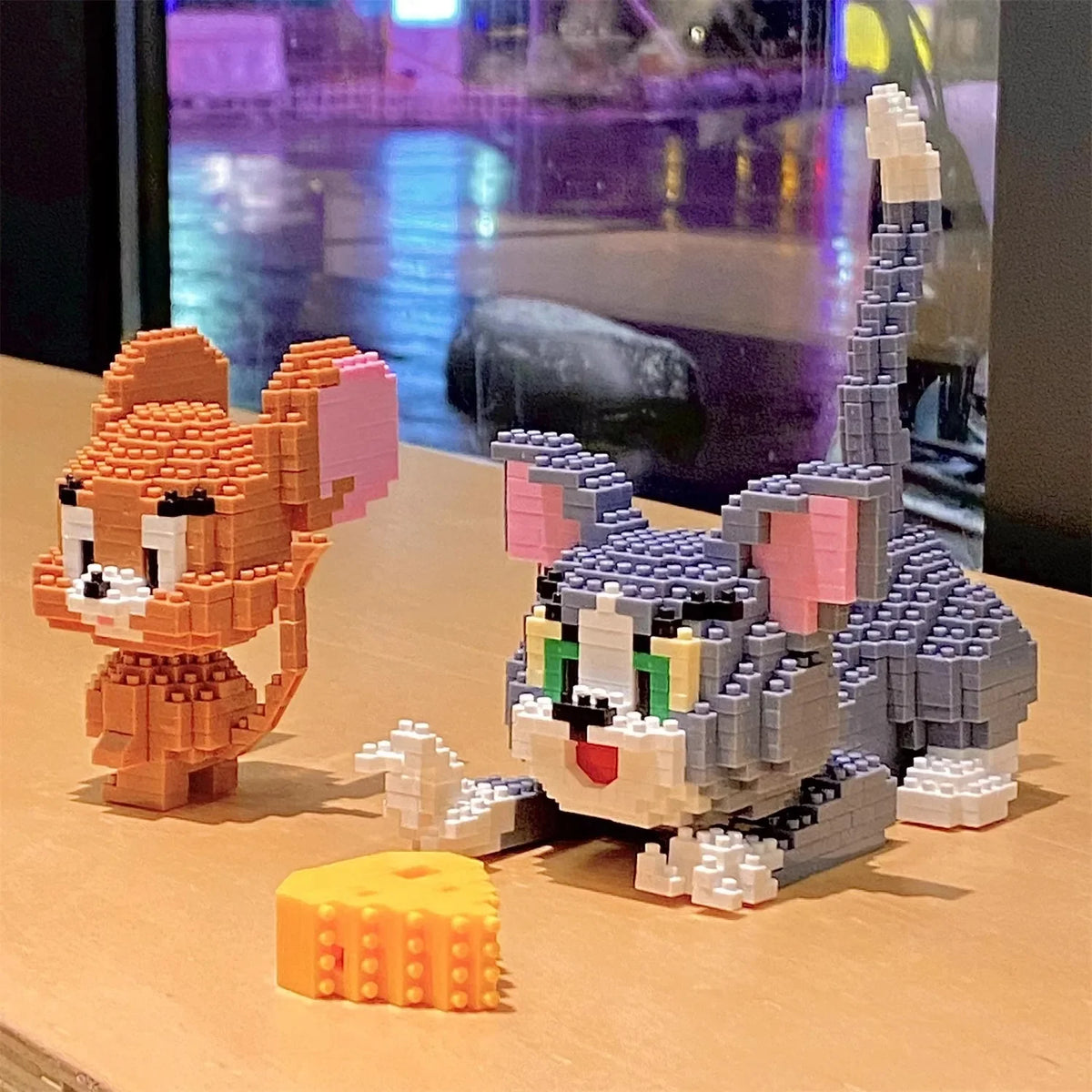 Funny Tom And Jerry Micro Building Blocks Cheese Cat and Mouse Assembly 3D Model Anime Mini Brick Figure Toy For Christmas Gift