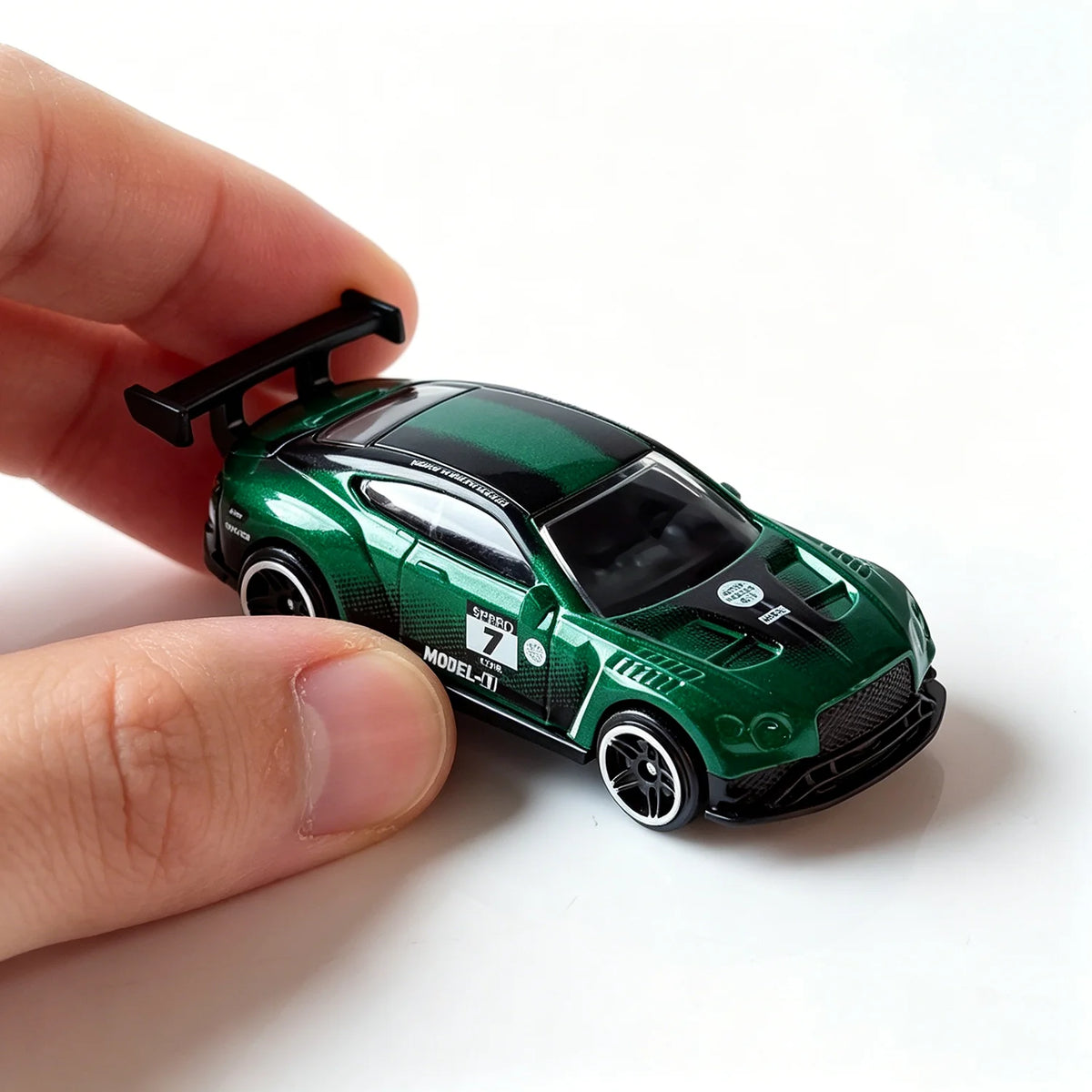 1:64 scale toy car, boys' metal die-cast car, collectible mini GT car model, Christmas and Halloween gift 2.95*1.18*0.79 inches
